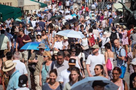 Overtourism in Venice. Photography and video by photographer Marco Panzetti. Dense crowd in Venice's Riva degli Schiavoni, one of the biggest open spaces in the old town. 